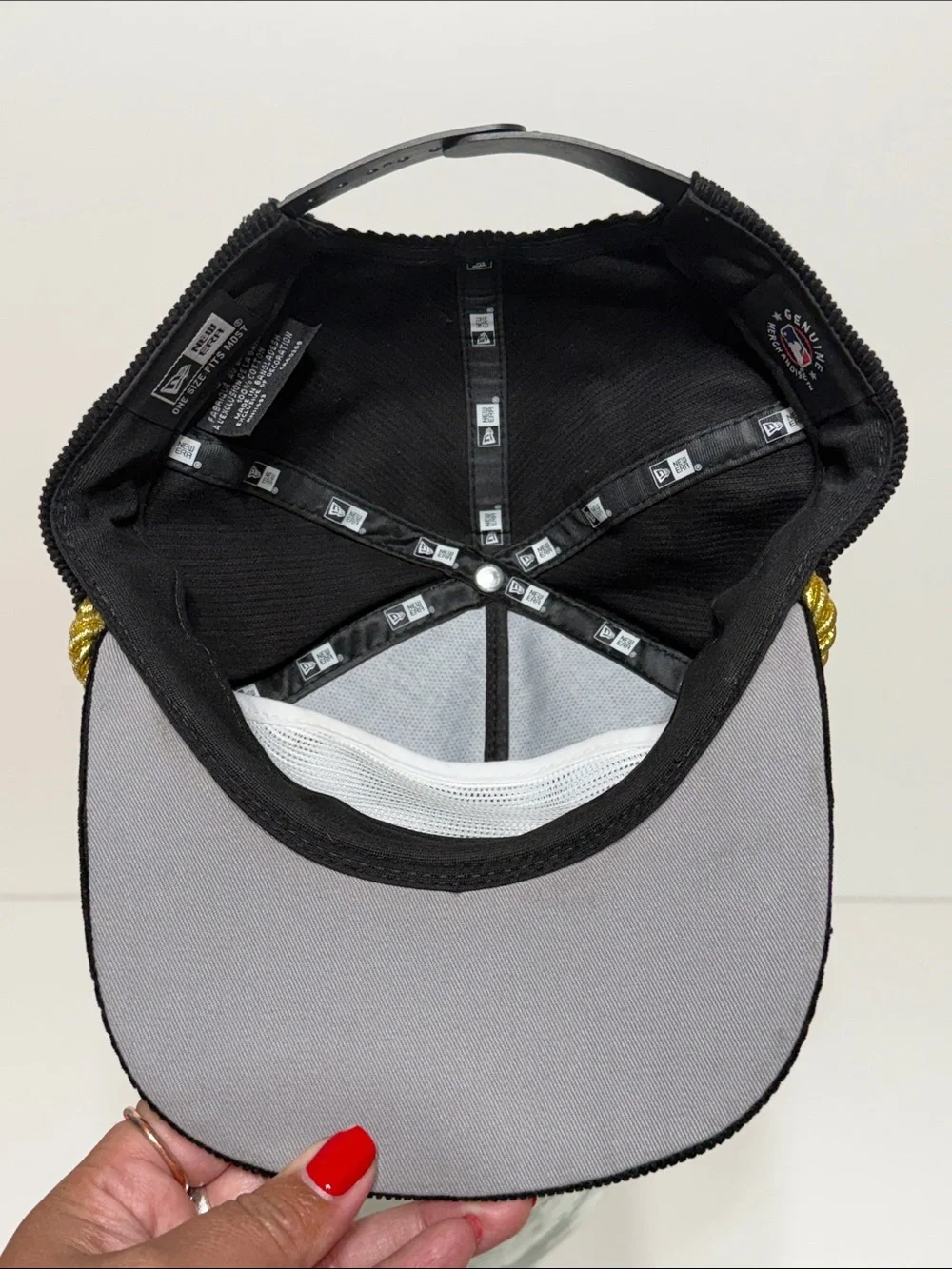 Chicago Cubs New Era Corduroy Filigree Golfer Snapback in Black with Gold
